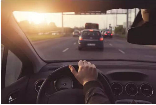 開車的這些陋習(xí)，據(jù)說會開車的人都犯過！別說你沒有！
